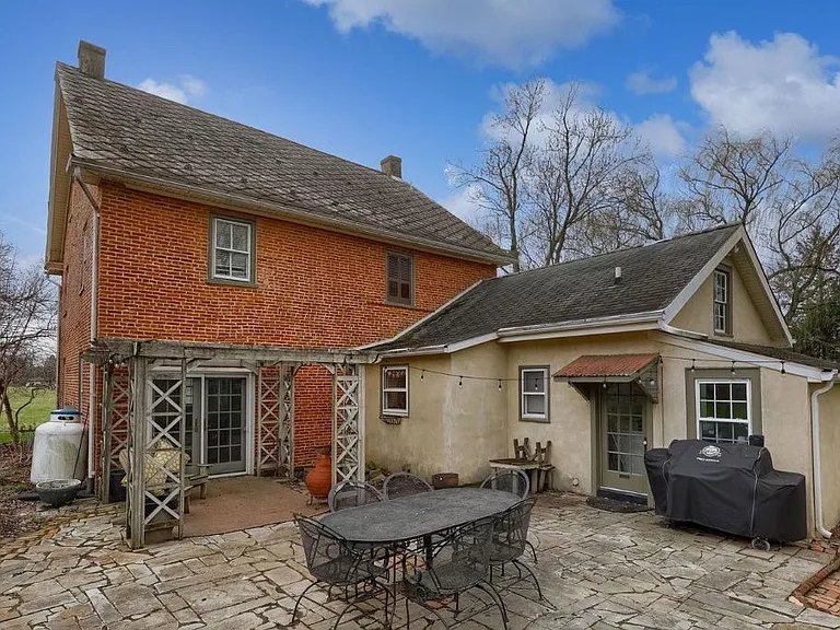 2047 Jarvis Rd — Photo 35