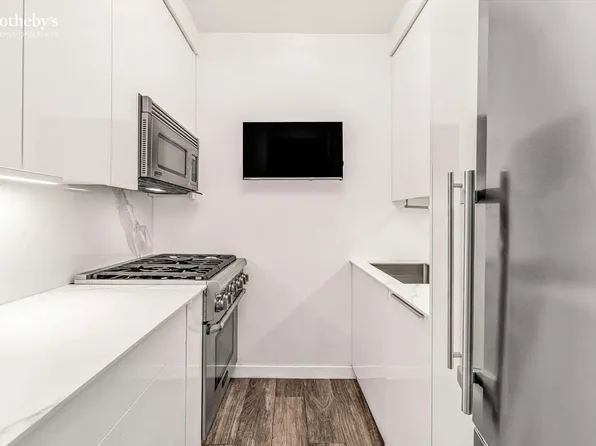 310 East 46th Street image 4 of 13