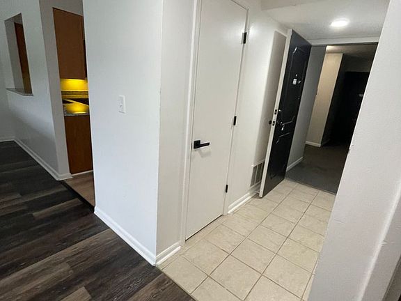 4th image of 2101 Ottawa St #203-C