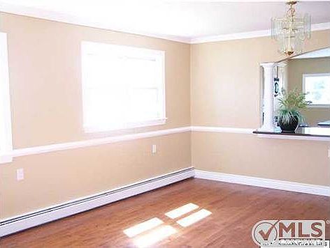 5th image of 23 Harrington Dr S