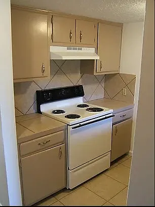 Bowmanor Garden Apartments — Photo 24