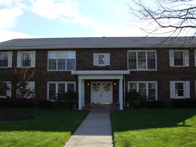 Exterior of 4 unit building