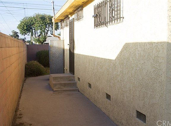 5th image of 1426 E 90th St