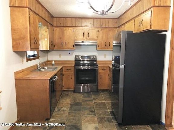 Image 5: Kitchen