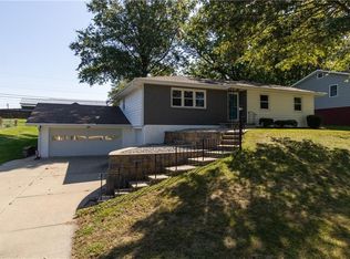 1213 Midyett Rd, Saint Joseph, MO 64506