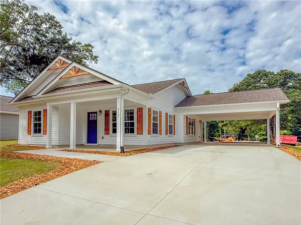 350 Code Cir, Seneca, SC 29678