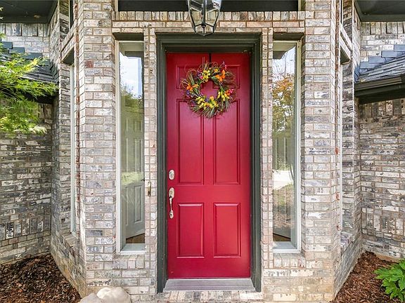 5th image of 651 Oak Hill Ct