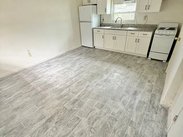 216 Orangeview Ln — Photo 1