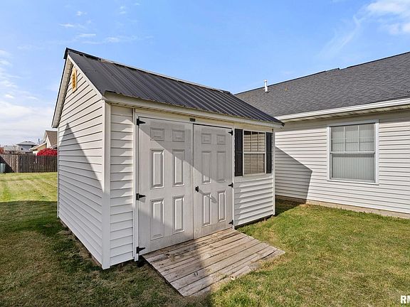 4th image of 3705 W 46th St