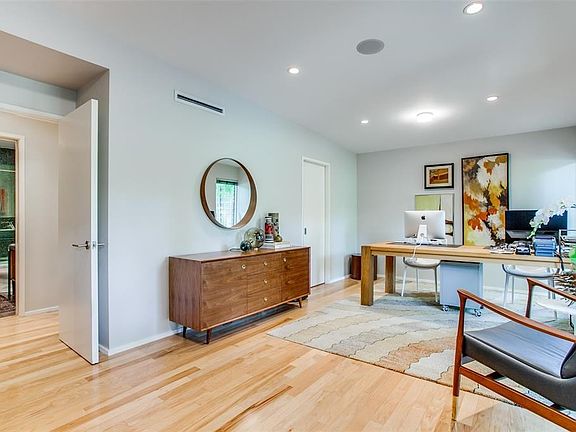 5th image of 10646 Royal Springs Dr