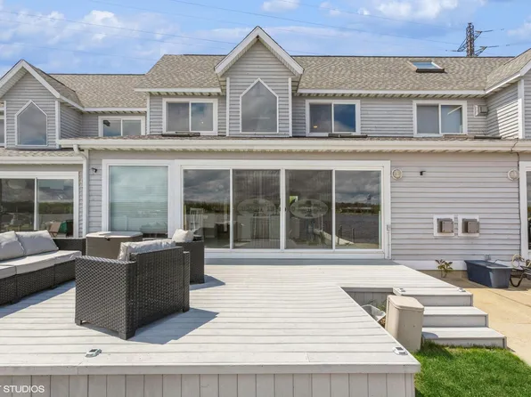 257 Shore View Way #9, Saint Joseph, MI 49085