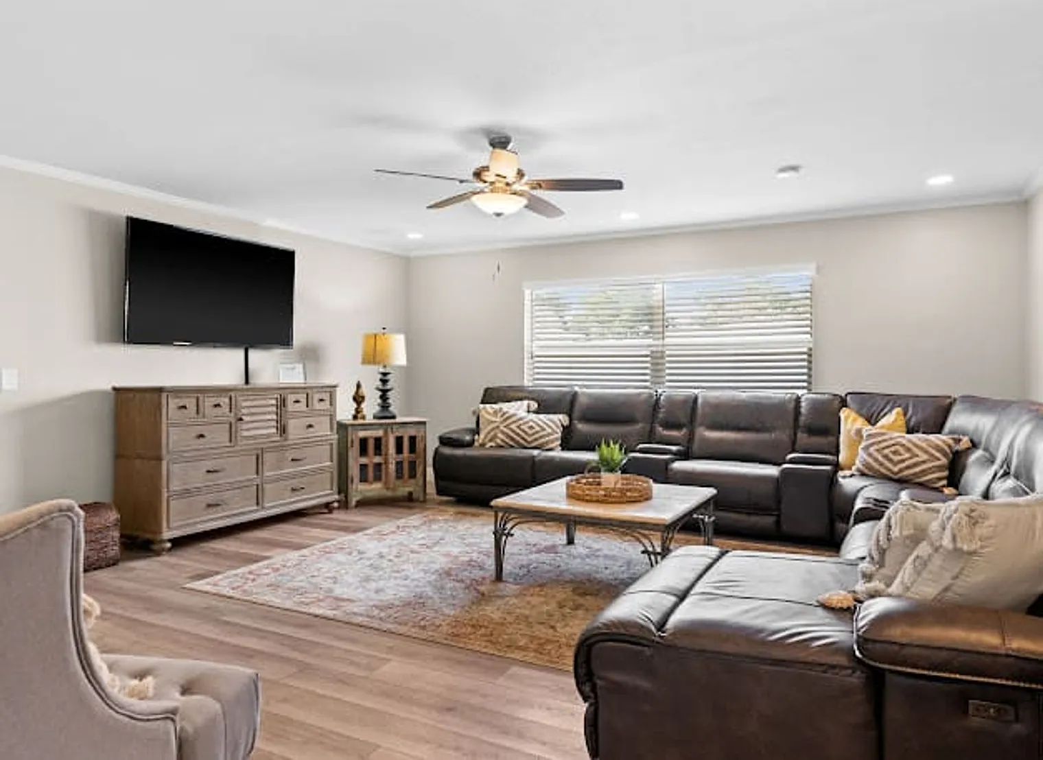 3 bed, 2.0 bath, 2217 sqft, $5,337 — Photo 1