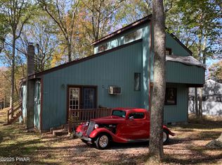 244 Surrey Dr, Lords Valley, PA 18428