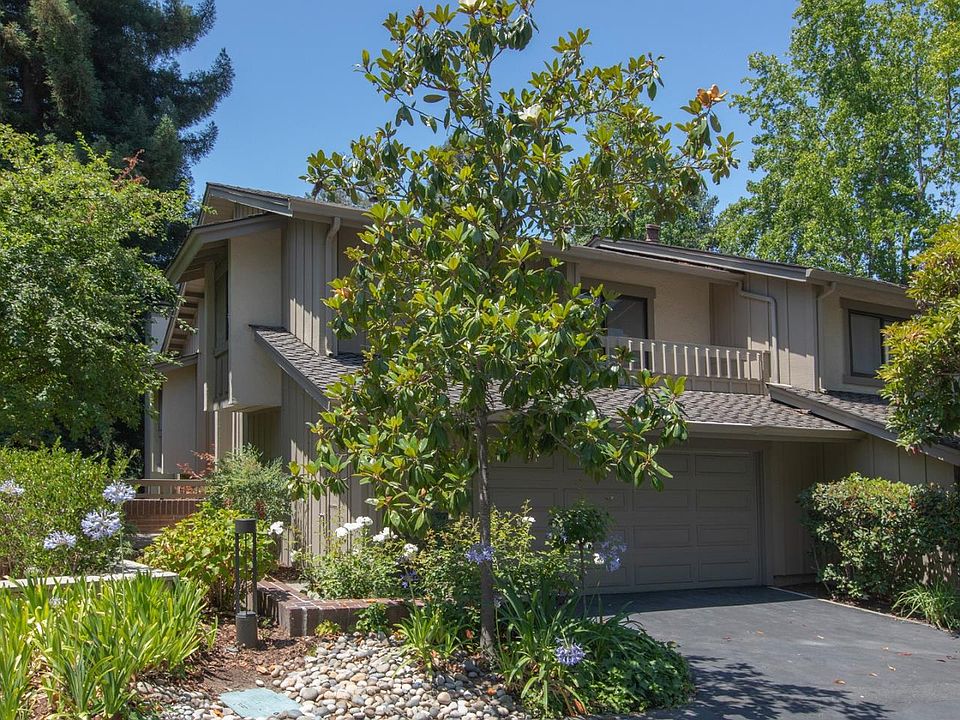 1st image of 552 Sand Hill Cir
