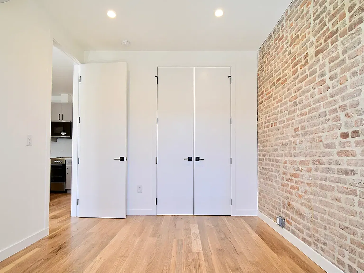 437 Irving Avenue — Photo 4