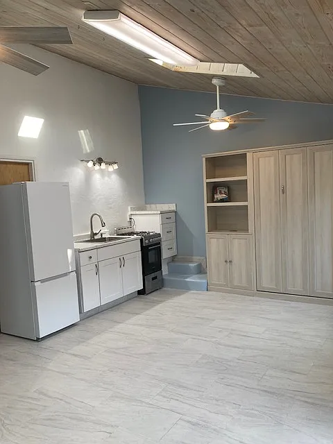 Studio, 330 sqft, $1,950 — Photo 3