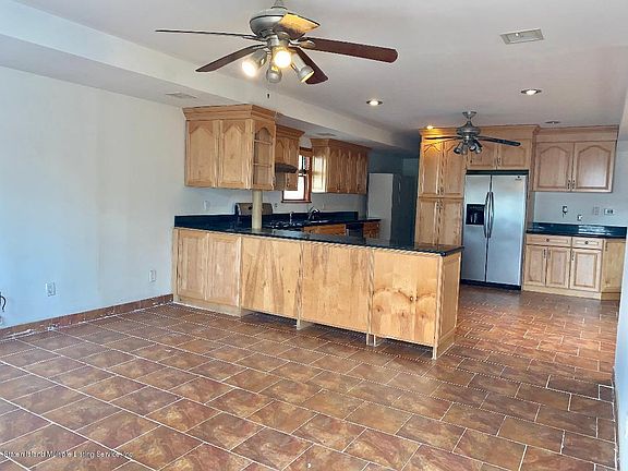 4th image of 115 Hett Ave