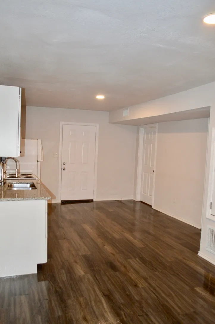 416 Collingsworth - 2 — Photo 3
