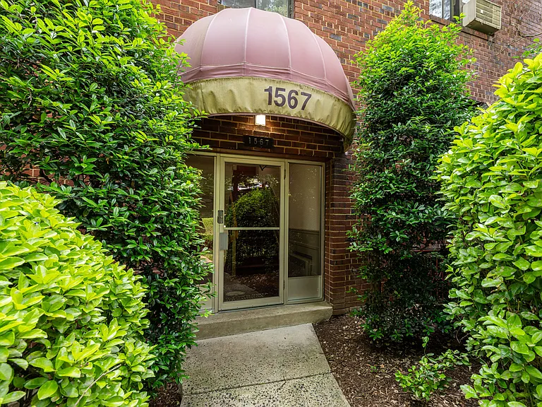 1567 N Colonial Ter #206 — Photo 16