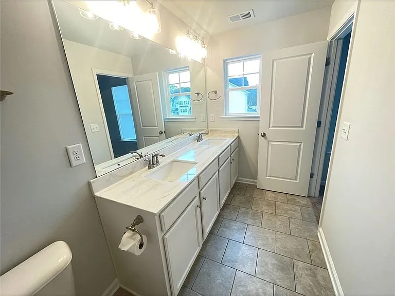 2623 Hedgeway Cir — Photo 10