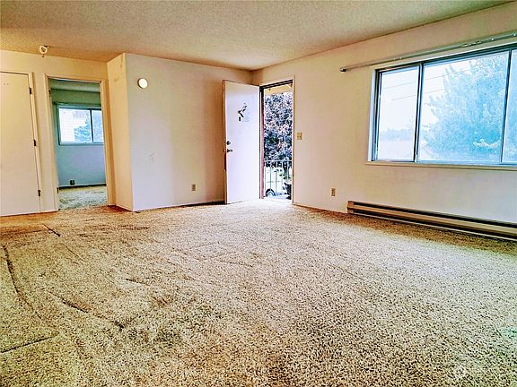 4th image of 1525 Marguerite Ave