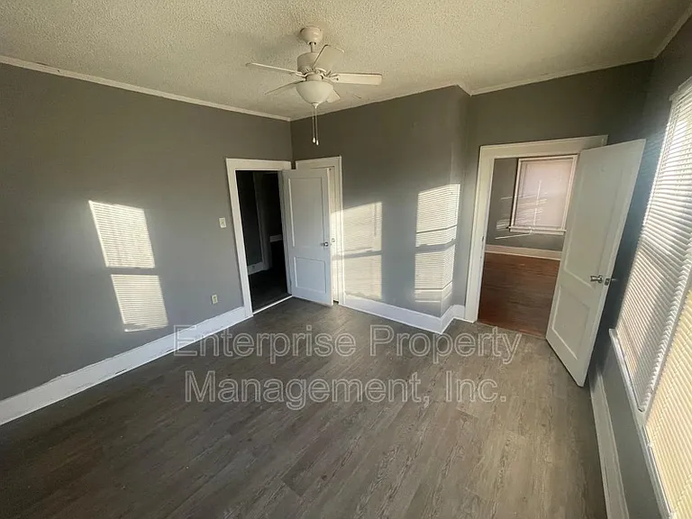 861 Goodwyn St — Photo 5