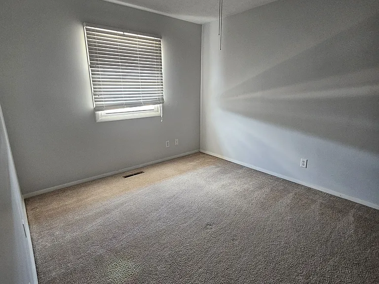105 E Lincoln St #1-I-1 — Photo 3