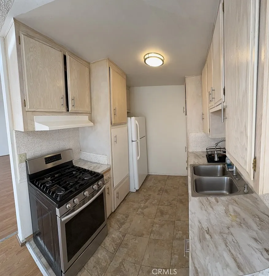 1 bed, 980 sqft, $2,000 — Photo 4