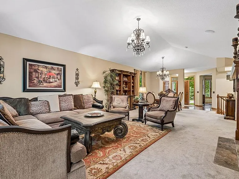 18464 Farmstead Cir — Photo 4