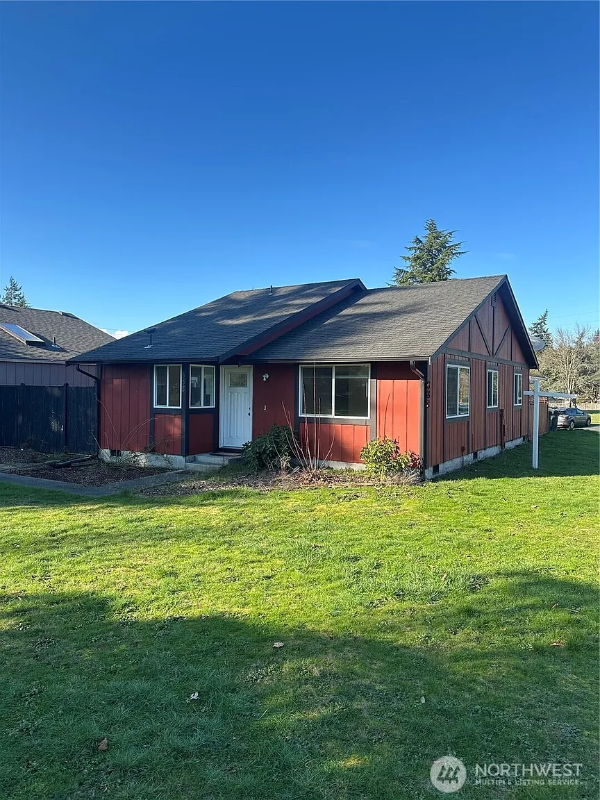 638 Bavarian Lane SE photo 1