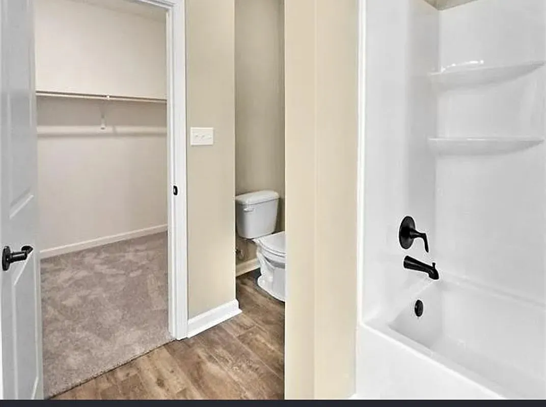 2 bed, 2.0 bath, 1383 sqft, $1,800 — Photo 2