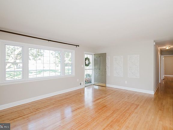 5th image of 1009 E Wheel Rd