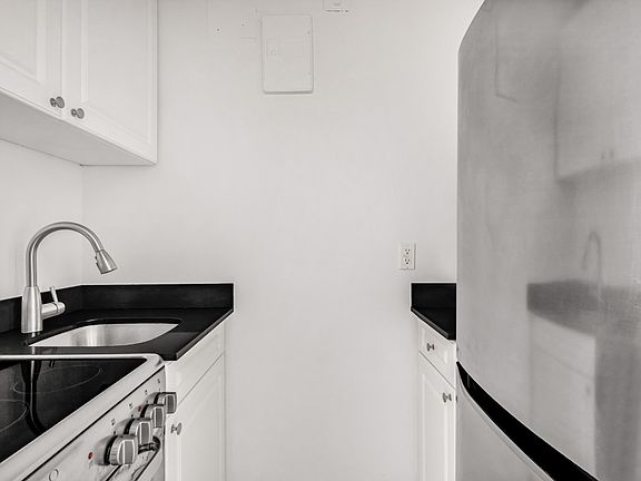3rd image of 208 W 23rd St APT 1014