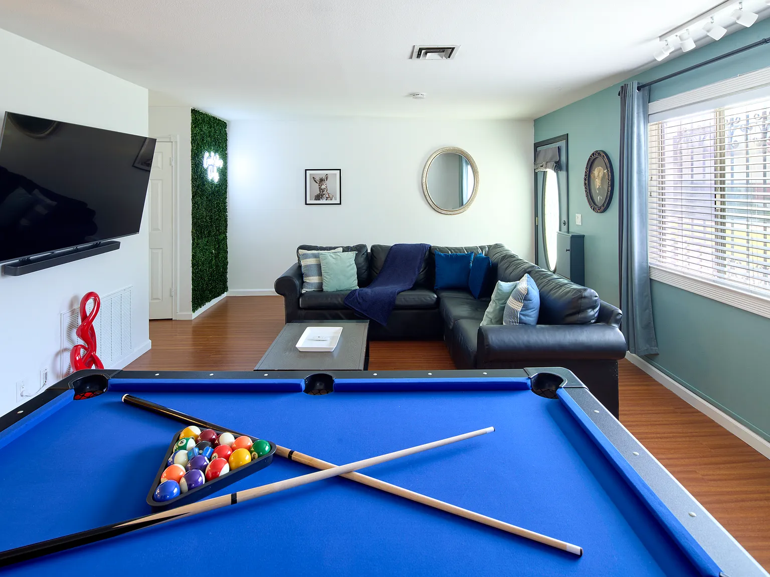 2 bed, 2.5 bath, 1320 sqft, $2,995 — Photo 2