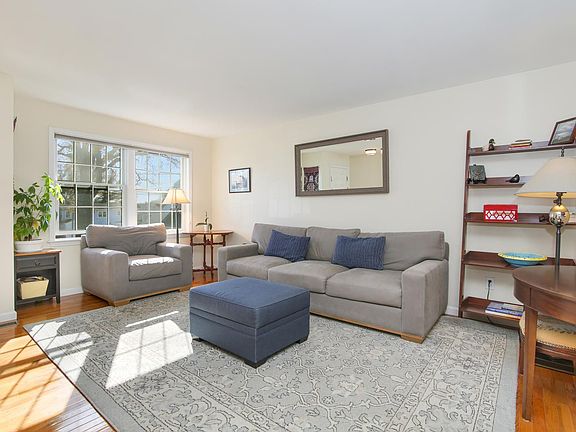 8 Tulip St Cos Cob CT 06807-large-010-011-010-1500x1000-72dpi.jpg