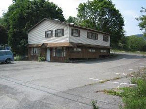4th image of 426 Broad Way
