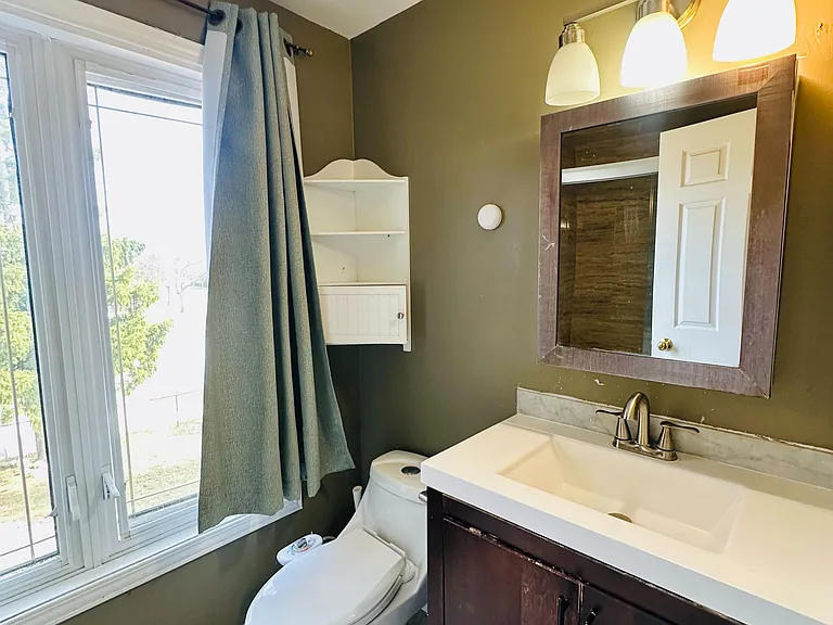 52 Moffatt Ave — Photo 33