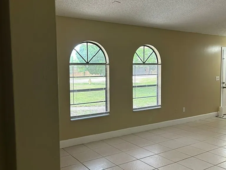 2949 N Covington Dr — Photo 24