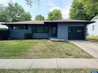 4043 S 17th St, Lincoln, NE 68502