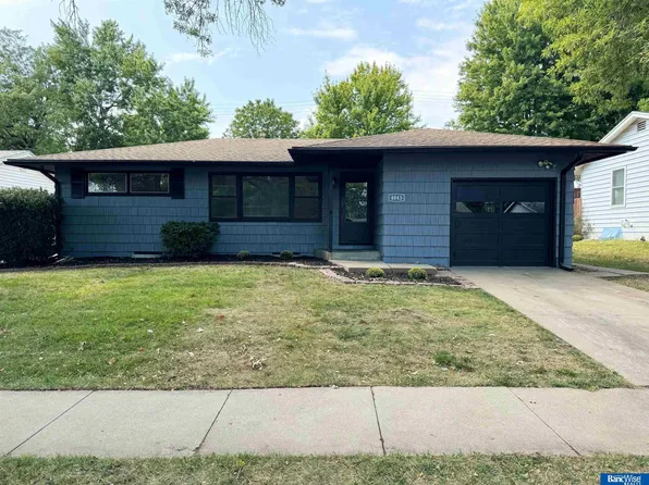 4043 S 17th St, Lincoln, NE 68502