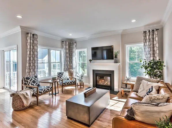 2 Sagebrush, Plymouth, MA 02360