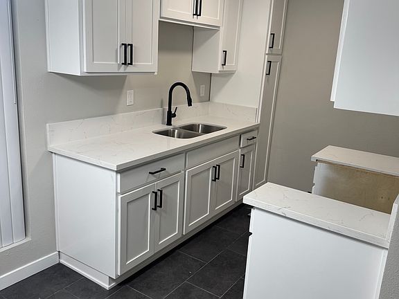 3rd image of 4731 Clara St #3