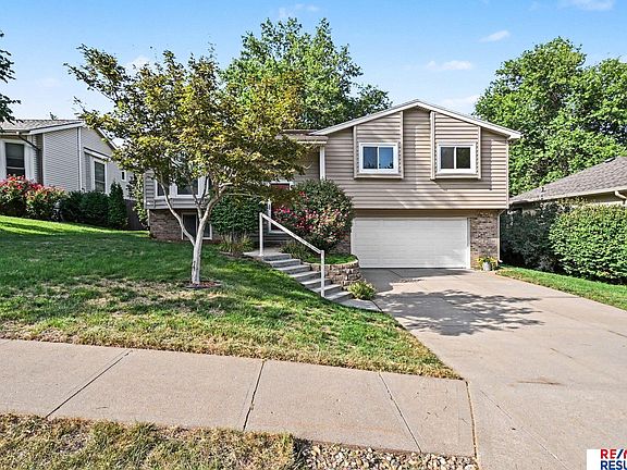 2nd image of 3418 Scott Dr