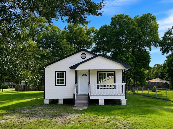 206 S Howard Ave, Picayune, MS 39466