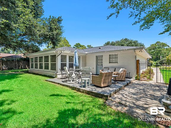 5th image of 42 Paddock Dr