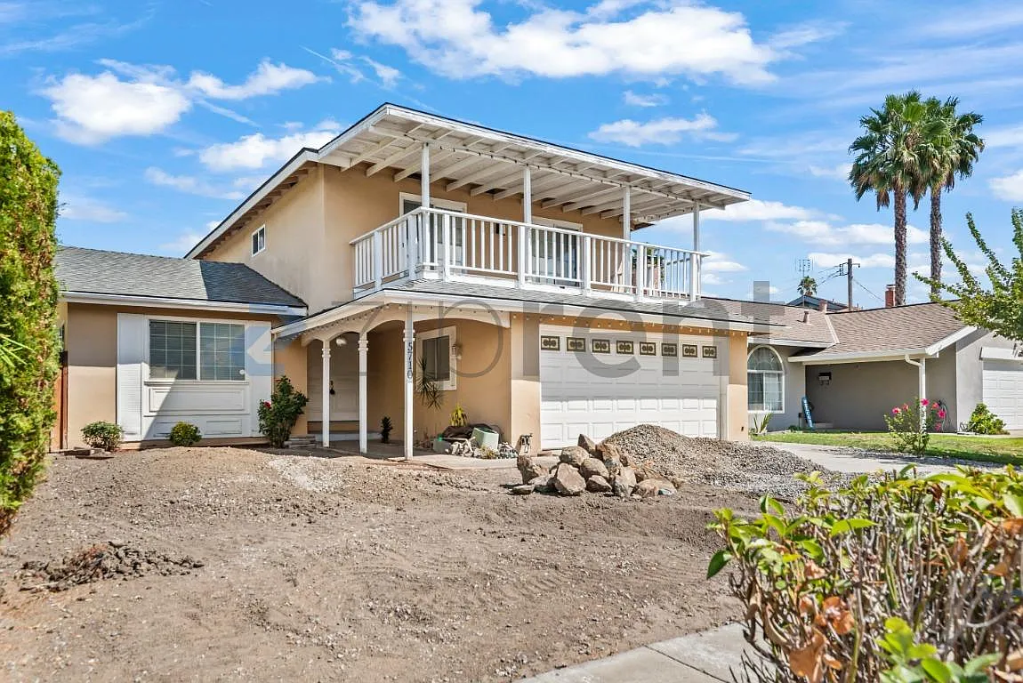 4 bed, 2.5 bath, 2150 sqft, $5,500 — Photo 2