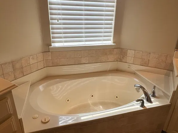 3005 Rocky Creek Dr, Mansfield, TX 76063