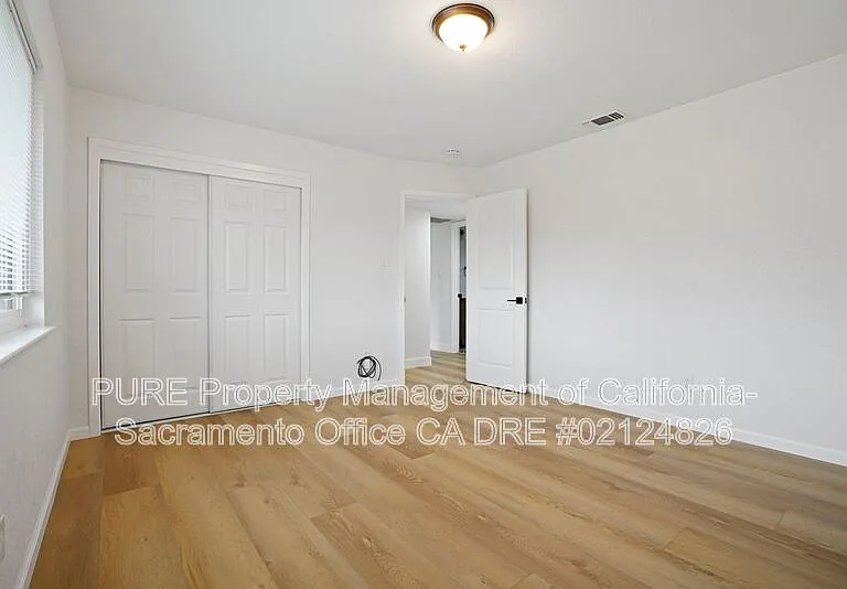 5939 Gloria Dr — Photo 16