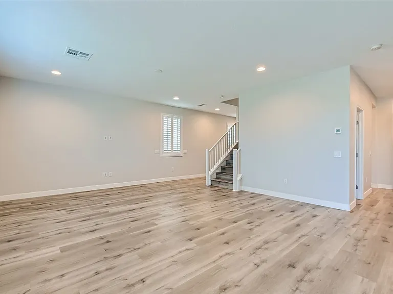 17 Pivot Ave — Photo 4