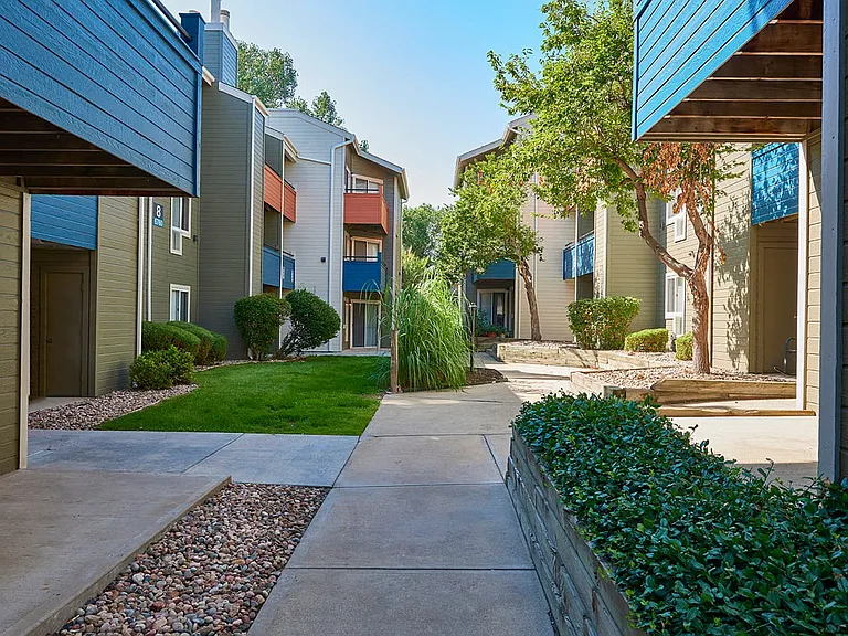 Sloan's Lake Apartments — Photo 18